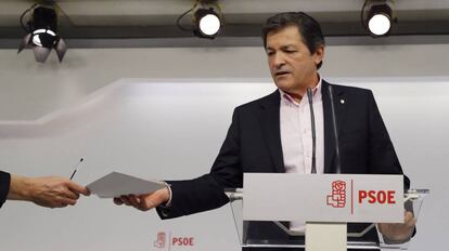 El presidente de la gestora del PSOE, Javier Fernández.