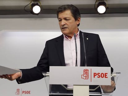 El presidente de la gestora del PSOE, Javier Fern&aacute;ndez.