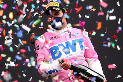 El piloto mexicano Checo Pérez celebra su regreso al podio.