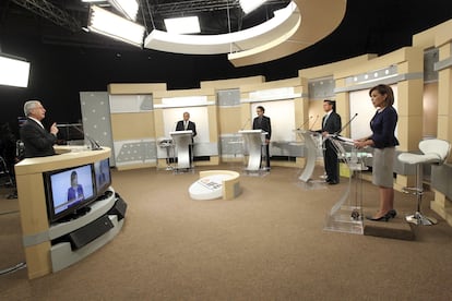 Lópz Obrador, Gabriel Quadri, Enrique Peña Nieto y Josefina Vázquez Mota en el debate del 10 de junio de 2012.