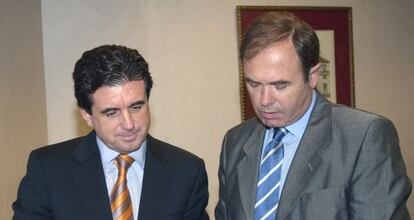 Jaume Matas y Pío García Escudero en julio de 2004.