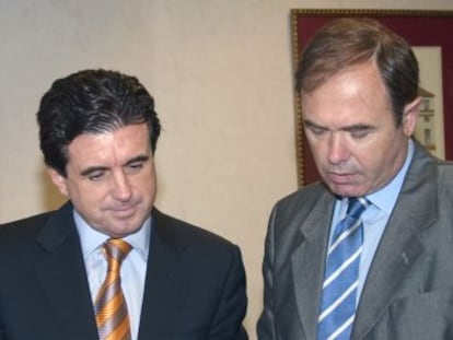 Jaume Matas y P&iacute;o Garc&iacute;a Escudero en julio de 2004.