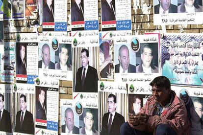 Carteles electorales en una calle del centro de Bagdad.