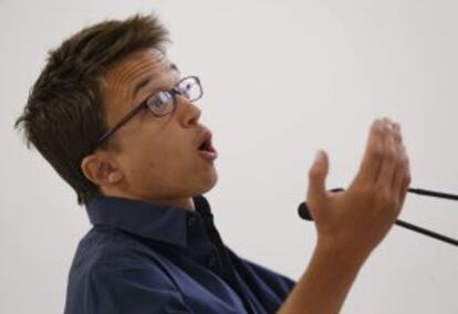 El secretario político de Podemos, Íñigo Errejón, durante una rueda de prensa ofrecida en la sede de su partido.