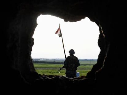 Un soldado sirio, al noroeste de Manbij.