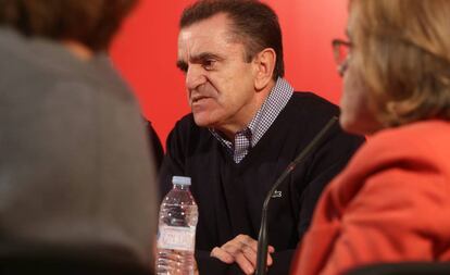 El lider del PSM, Jos&eacute; Manuel Franco, en la sede del partido de Puente de Vallecas 