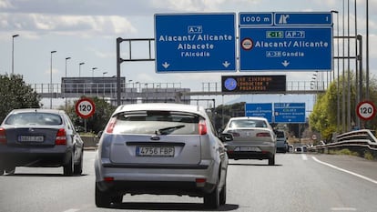 Tráfico en la autovía del Mediterráneo el pasado viernes santo.