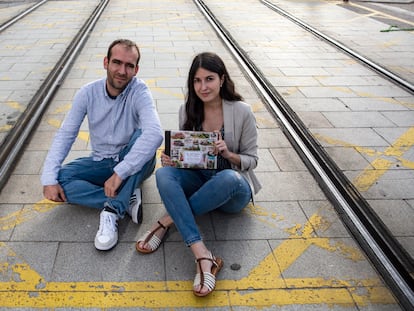 Sergio Alonso y Alicia Aradilla, autores del libro ‘El mundo en acuarela’, en Ciudad de la Imagen, Pozuelo de Alarcón, Madrid.