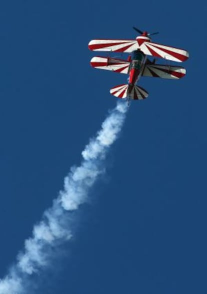 Uno de los aviones de la Fundación Infante Orleans durante una exhibición.