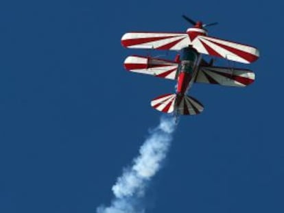 Uno de los aviones de la Fundación Infante Orleans durante una exhibición.