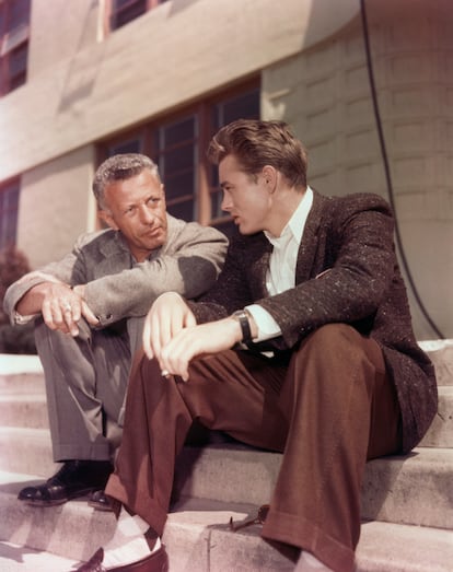  Nicholas Ray directs James Dean during the filming of ‘Rebel Without a Cause.’