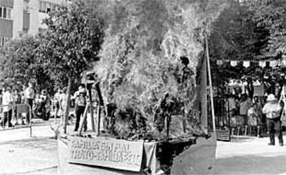 En la imagen, la tradicional quema de Juanillos en Cádiz.