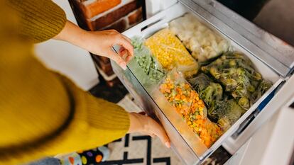 Congelar los alimentos permite mantenerlos más tiempo en buen estado. GETTY IMAGES.