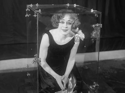 Beatrice 'Bess' Houdini, encased in a glass urn at one of her shows