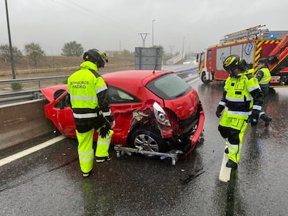 Un vehculo tras sufrir un accidente en Madrid, el da 12 de octubre.