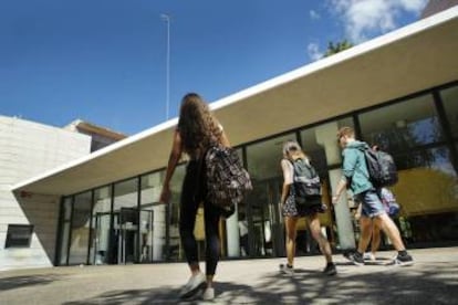 Benlliure High School, where Rejeb is taking her evening course.