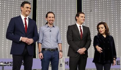 Los cuatro participantes en el debate de este lunes.