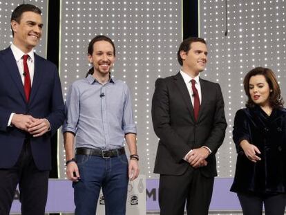 Los cuatro participantes en el debate de este lunes.