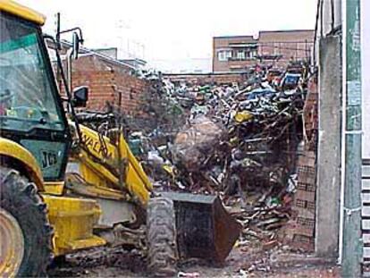 Aspecto que presentaba la vivienda de San Sebastián de los Reyes en la que un vecino acumuló toneladas de basura.