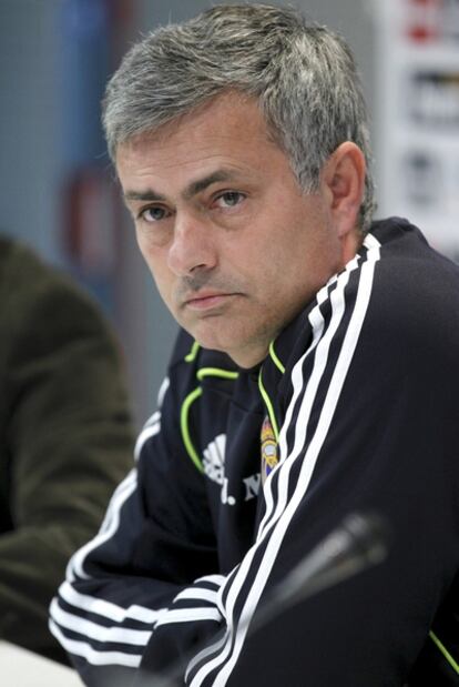 El entrenador del Real Madrid, José Mourinho, durante la conferencia de prensa ofrecida hoy tras el entrenamiento del equipo en Valdebebas previo al partido de liga de mañana contra el Málaga.