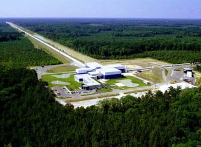 Uno de los dos detectores LIGO, situado en Livingston (Luisiana, EE UU), con brazos de cuatro kilómetros de longitud.