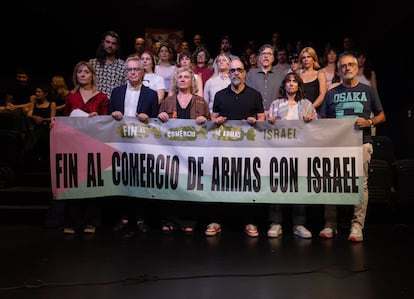 De izquierda a derecha, la actriz Natahlie Poza, el director Oliver Laxe, el filósofo Guillermo Solana, la comunicadora Inés Hernand, la actriz Ana Wagener, la actriz Carmen Asecas, la cantante y actriz Rocío Saiz, el actor Luis Tosar, el actor y guinonista Carlos Bardem, la actriz María Botto, la cantante y actriz Samantha Hudson, y el guionista y director de cine Javier Fesser.
