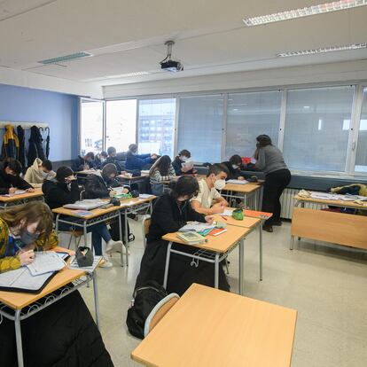 EL PAIS_21/03/2022. (FOTOGRAFÍA: KIKE TABERNER) Alumnos en el Instuto de Enseñanza Secundaria de Albal (Valencia)