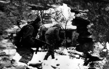 Imagen de la batalla de Ardenas que arranc&oacute; con una ofensiva alemana en diciembre de 1944.