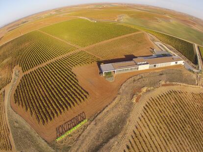 Vista aérea de la bodega Finca Montepedroso, en la localidad vallisoletana de Rueda.