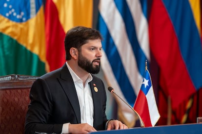 El presidente de Chile, Gabriel Boric encabezó la cumbre democrática en el Palacio de la Moneda.