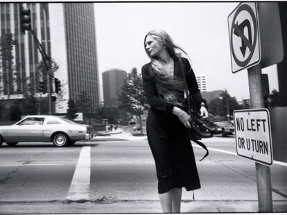 'Los Angeles 1980-1983', una de las fotografías de la última época de Gary Winogrand (falleció en 1984) que se exhiben en la retrospectiva que le dedica la Fundación Mapfre.