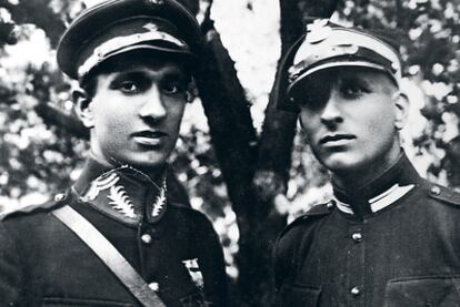Karski (1914-2000), a la izquierda, con su hermano militar, Marian (1867-1964), cuando el testigo del horror tenía 22 años