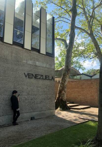 Exterior del pabellón de Venezuela en la Bienal de Venecia, este jueves.