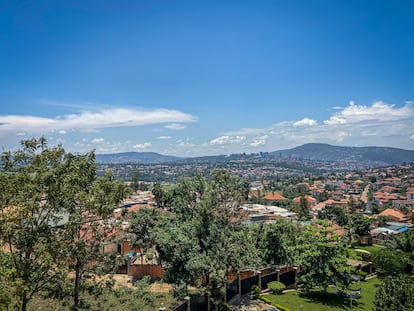 Las habitaciones del albergue Hope tienen vistas hacia Kigali, la capital de Ruanda. El edificio está construido sobre una colina en Kagugu, un barrio rico de la ciudad.