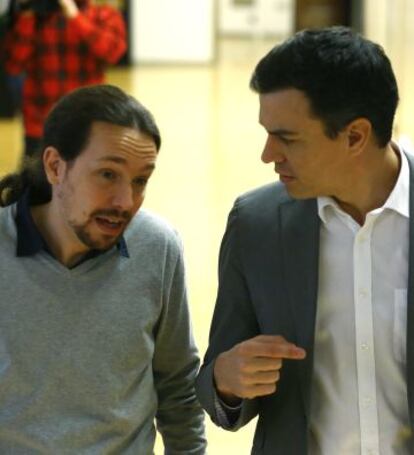 Pablo Iglesias y Pedro S&aacute;nchez, el pasado febrero en el Congreso. 