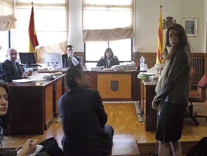 Jaime Martínez Bordiú y su ex pareja, Ruth Martínez, ayer en el juicio en Barcelona.