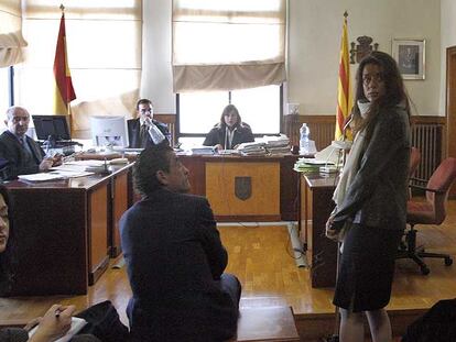 Jaime Martínez Bordiú y su ex pareja, Ruth Martínez, ayer en el juicio en Barcelona.