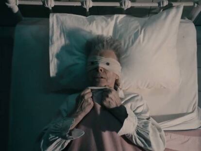 Fotograma del vídeo 'Lazarus', de David Bowie.