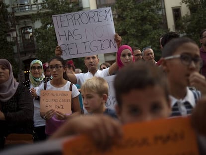 Muslims in Granada protest last week's attacks.