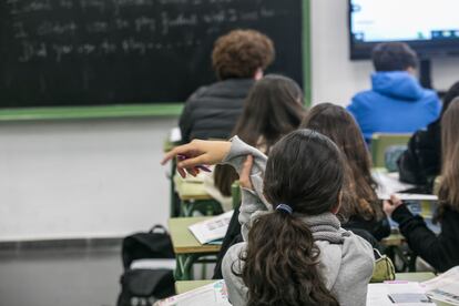Una clase de segundo de la ESO del instituto Guadarrama, en Madrid, este lunes.
