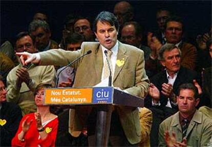 Artur Mas, candidato de CiU a la Generalitat, en la presentación del Estatuto que defiende su partido.