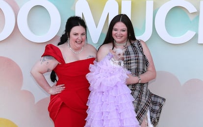 Lena Dunham y Megan Statler, protagonista de 'Too Much', traducida como 'Sin medida', en un pase de serie en Londres, el 23 de junio.