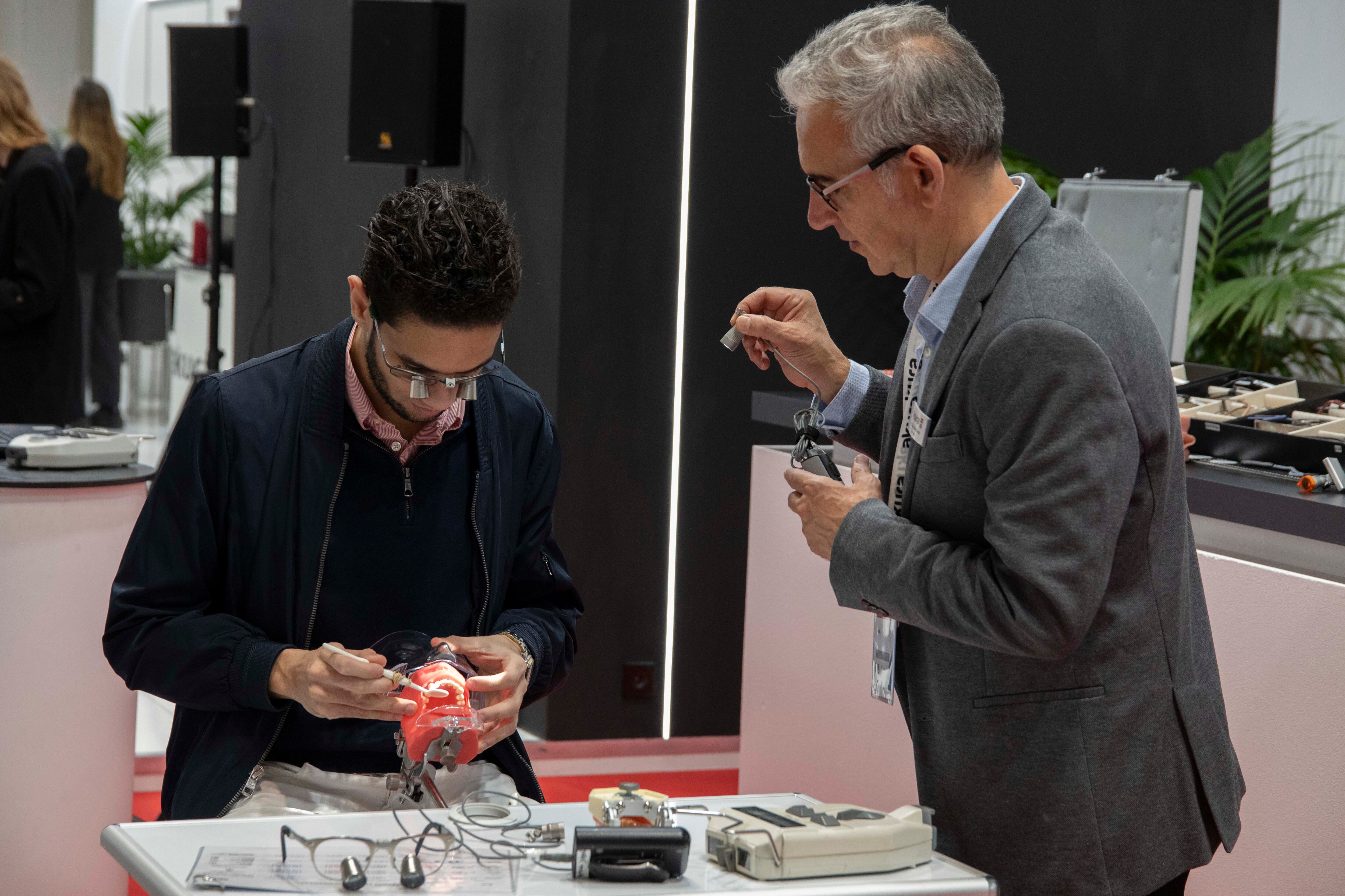 El negocio dental acelera su digitalización con la llegada de la IA y las impresoras 3D