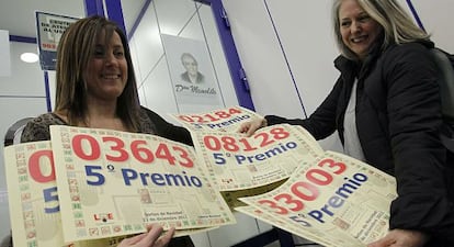 Las loteras de Doña Manolita con los quintos premiados.