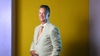 El exfutbolista y exentrenador de fútbol neerlandés, Louis Van Gaal, en el Centro Nacional de Investigaciones Oncológicas (CNIO) de Madrid.