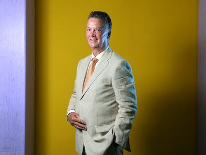 El exfutbolista y exentrenador de fútbol neerlandés, Louis Van Gaal, en el Centro Nacional de Investigaciones Oncológicas (CNIO) de Madrid.