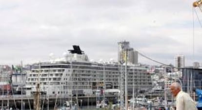 Imagen de un crucero en el puerto de A Coruña. EFE/Archivo