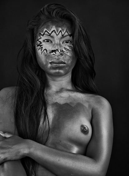 Kanamashi Yawanawá, hija de Toata, de la aldea de Amparo. Tierra indígena del río Gregorio, Estado de Acre, 2016.