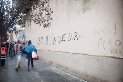 Pintada junto al centro cívico Cotxeres de Sants.