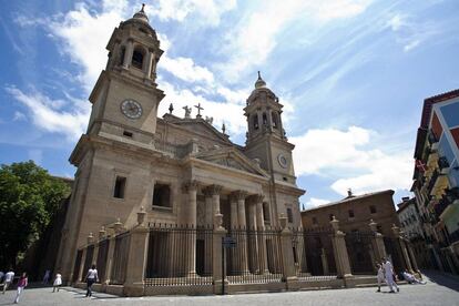 Vista principal de la catedral de Pamplona. 